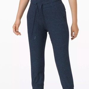 NWOT LULULEMON Ready to Rule Crop Size 8